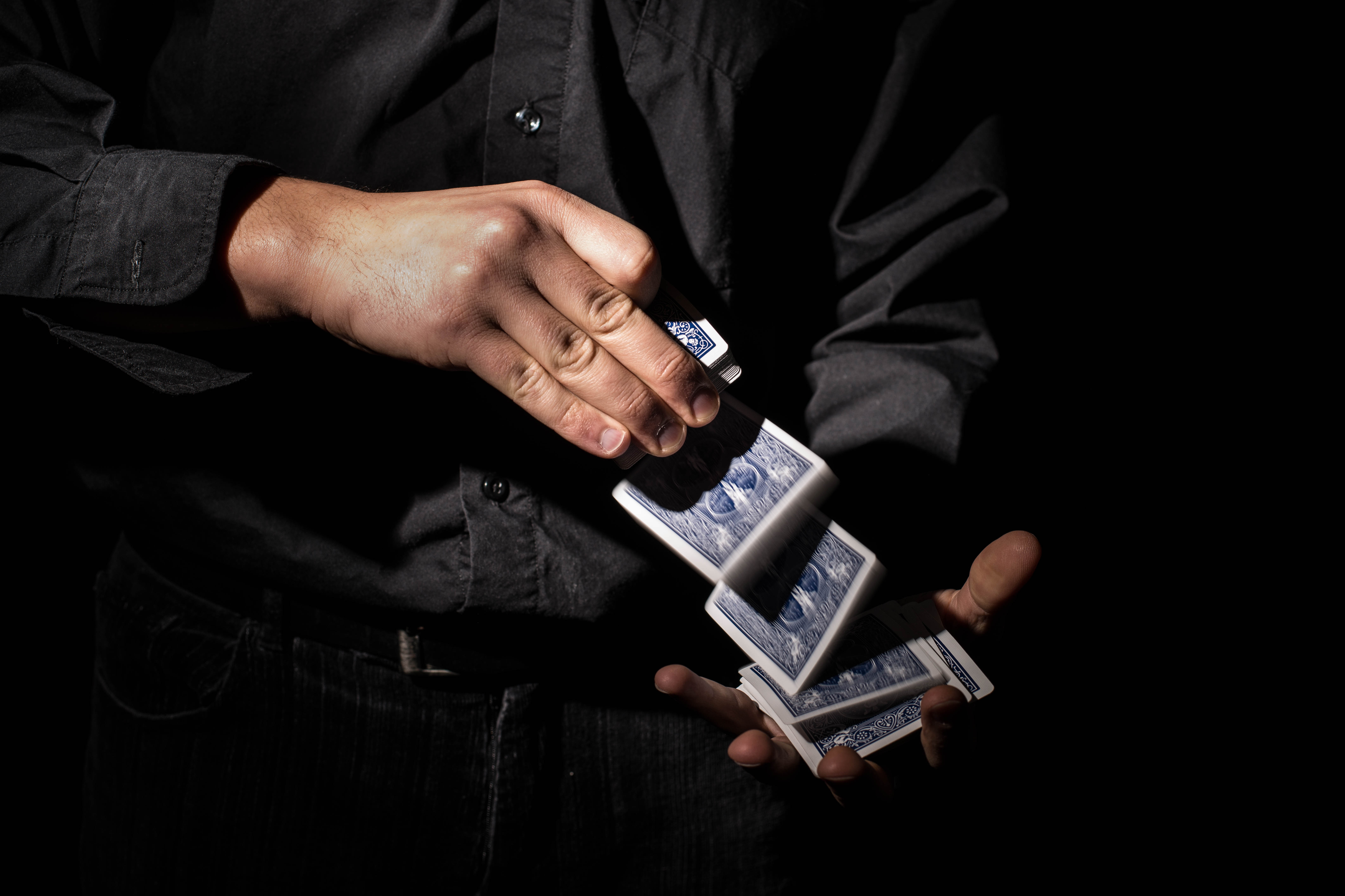 Magicien Close-up Paris - Magie de proximité élégante