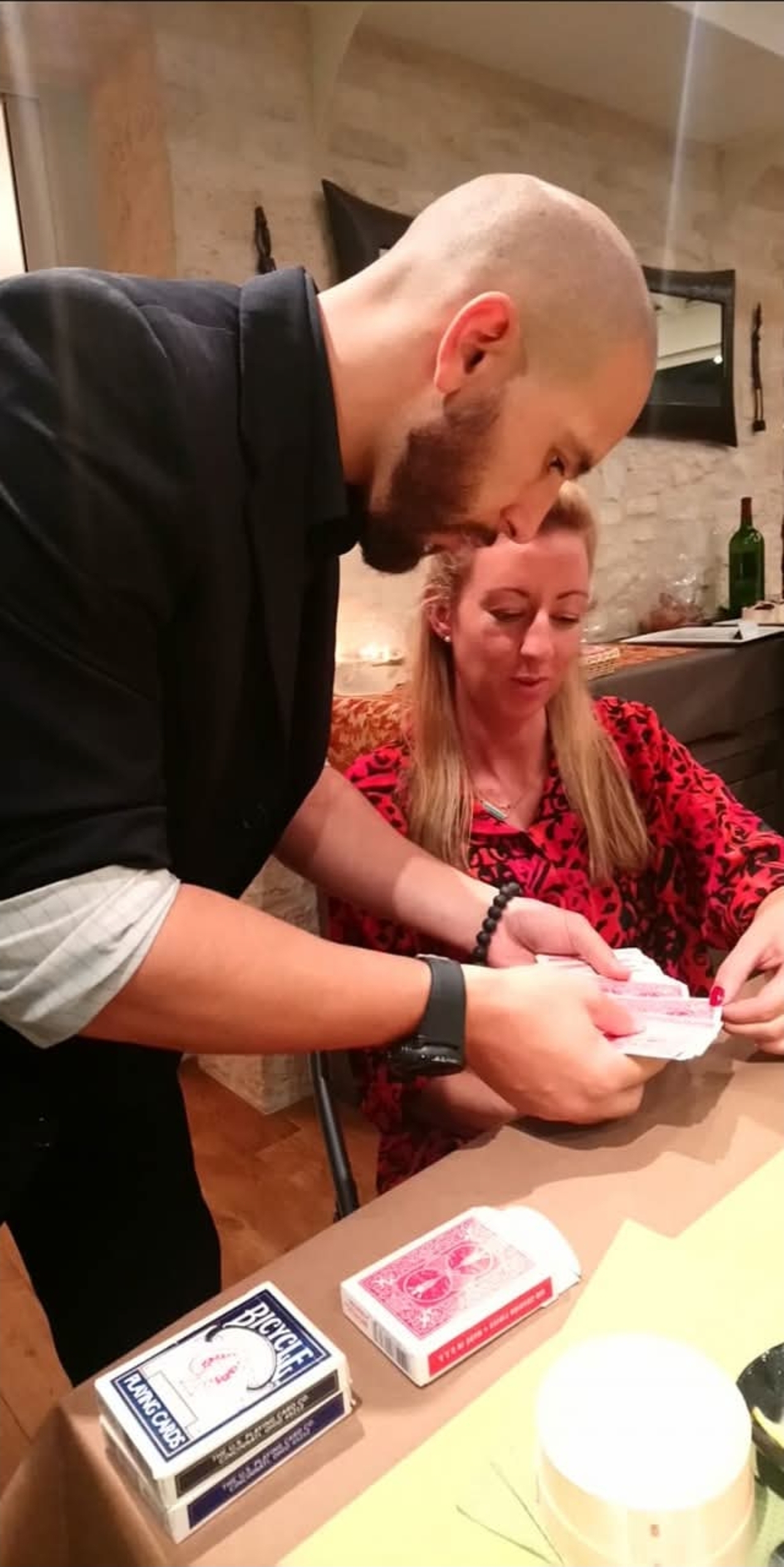 Magicien table à table Val d'Oise - Interaction invités